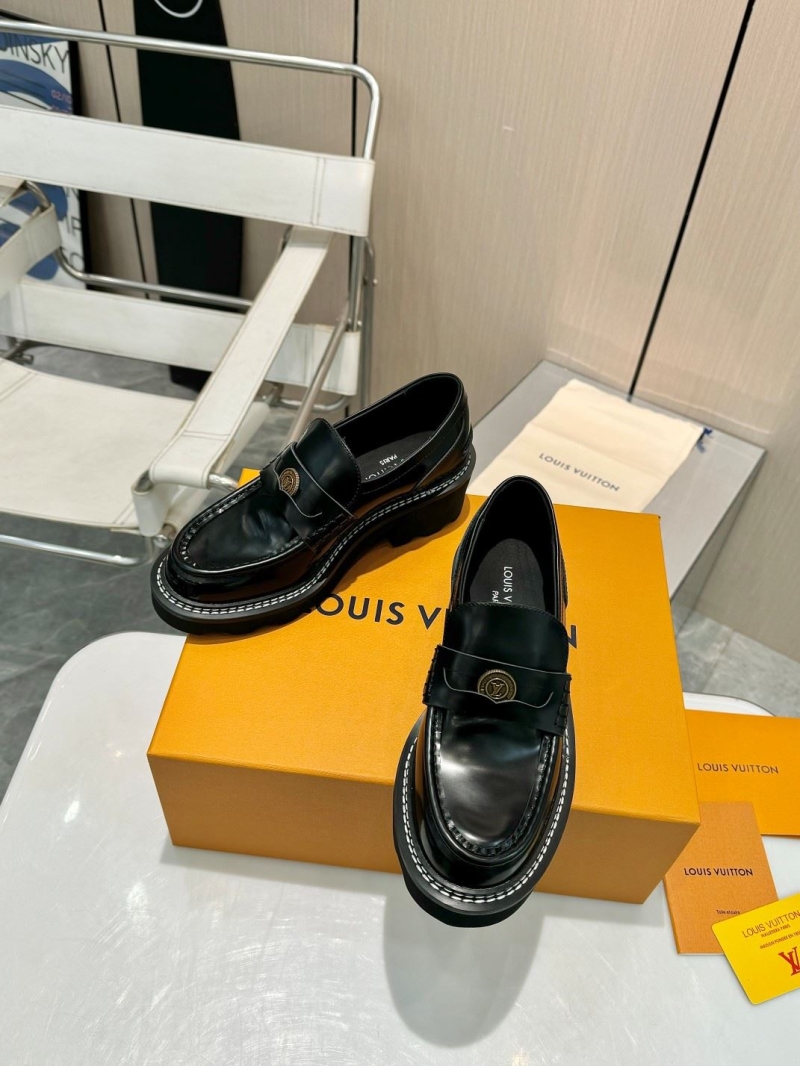 l0vis Vvtt0n loafers